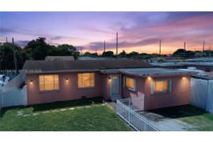 10420 Nw 35th Pl, Miami