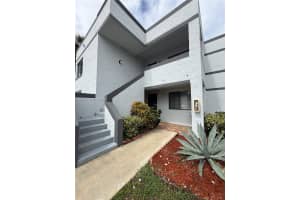 155 Lakeview Dr 101, Weston