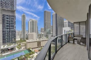 45 Sw 9th St 2001, Miami