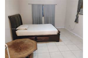 **** Thomas St 1, Hollywood