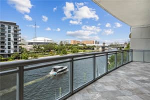 1090 Nw N River Dr 402, Miami