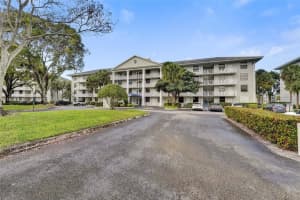 1703 Whitehall Dr 205, Davie