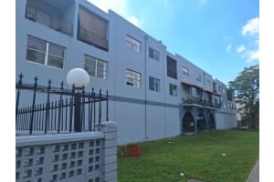 1300 W 53rd St 19, Hialeah