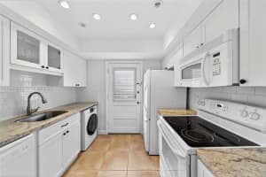 6815 Edgewater Dr 108, Coral Gables