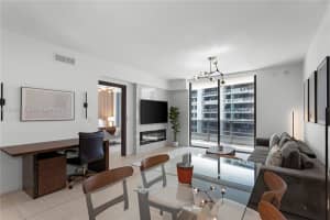 1000 Brickell Plz 2003, Miami