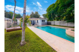 5781 Sw 25th St, Miami