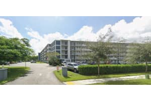 950 Hillcrest Dr 302, Hollywood