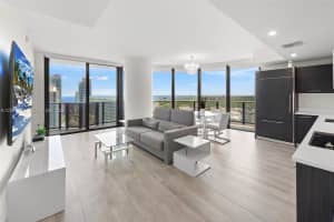 45 Sw 9th St 4006, Miami