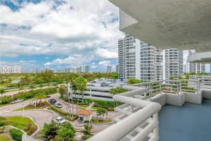 3300 Ne 192nd St 711, Aventura