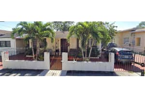 910 Sw 9th St, Miami