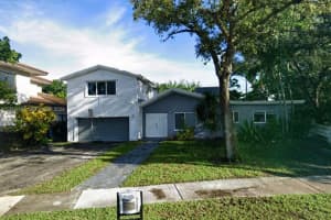 2555 Ne 202nd St, Miami