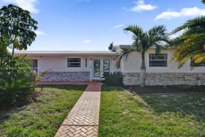 17501 Nw 85th Ave, Hialeah