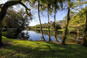 10100 Lakeside Dr, Coral Gables