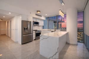 92 Sw 3rd St 4310, Miami