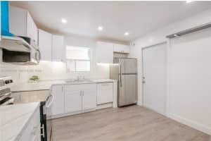 300 S Luna Ct 2, Hollywood