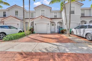 1024 Ne 208th St, Miami