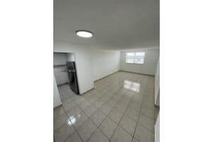 606 W 81st St 408, Hialeah