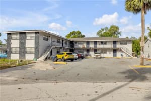 313 Country Club Oval 11, Daytona Beach