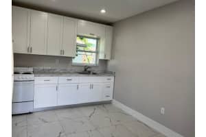 922 Nw 2nd St 4, Miami