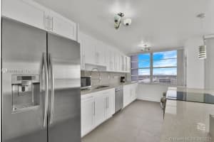 18041 Biscayne Blvd 801, Aventura