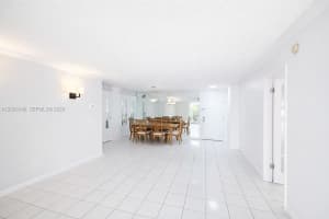 77 Crandon Blvd 3c, Key Biscayne
