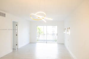 220 Sw 9th Ave 306, Hallandale Beach