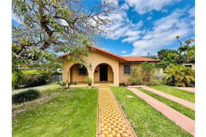 6241 Sw 2nd St 6241, Miami