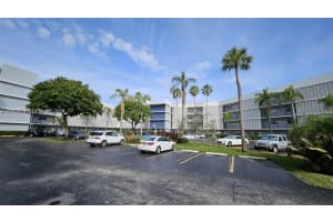 871 Ne 195 St 204, Miami