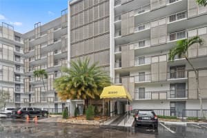 20500 W Country Club Dr 405, Aventura