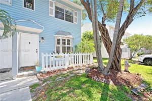 81 Sw 3rd St 81, Pompano Beach