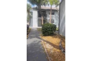 7220 Nw 179th St 111, Hialeah