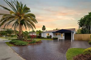 6134 Sw 28th St, Miami