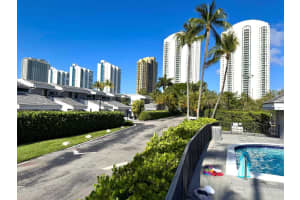 336 Poinciana Dr 1008, Sunny Isles Beach 336 Poinciana Dr 1008, Sunny Isles Beach