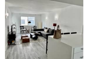240 Galen Dr 302, Key Biscayne