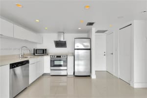 100 Bayview Dr 1002, Sunny Isles Beach