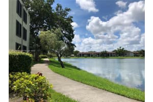 210 Lake Pointe Dr 112, Oakland Park