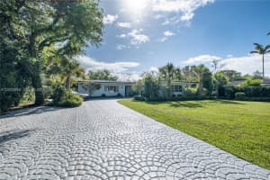 10235 Sw 58th Ct, Pinecrest