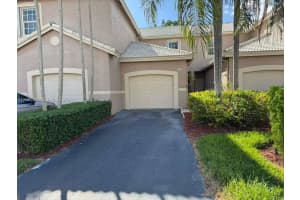 1943 Madeira Dr 1943, Weston