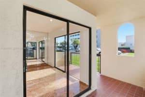 995 Sw 84th Avenue 126, Miami