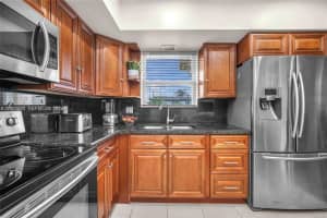 2825 Sw 5th St, Fort Lauderdale