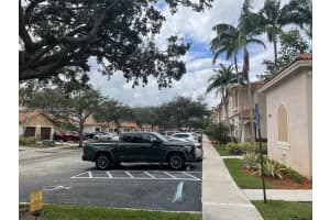 8831 S Isles Cir, Tamarac