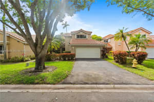 237 Nw 100th Ave ., Plantation