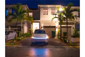 138 Sw 171st Way, Pembroke Pines