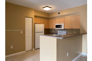 8060 N Nob Hill Rd 203, Tamarac