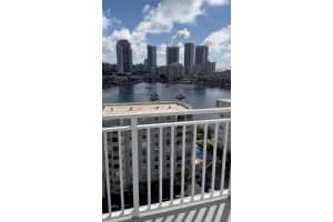427 Golden Isles Dr 14e, Hallandale Beach
