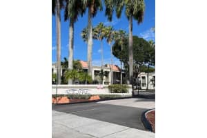 7925 Sw 104th St 202e, Miami