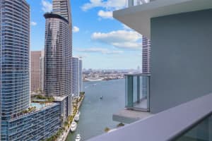 77 Se 5th St 3205, Miami