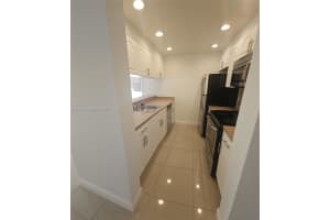 8160 Geneva Ct 208, Doral