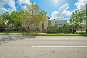 709 Curtiss Pkwy 23, Miami Springs