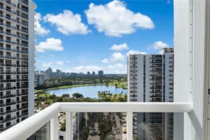 20505 E Country Club Dr 1938, Aventura